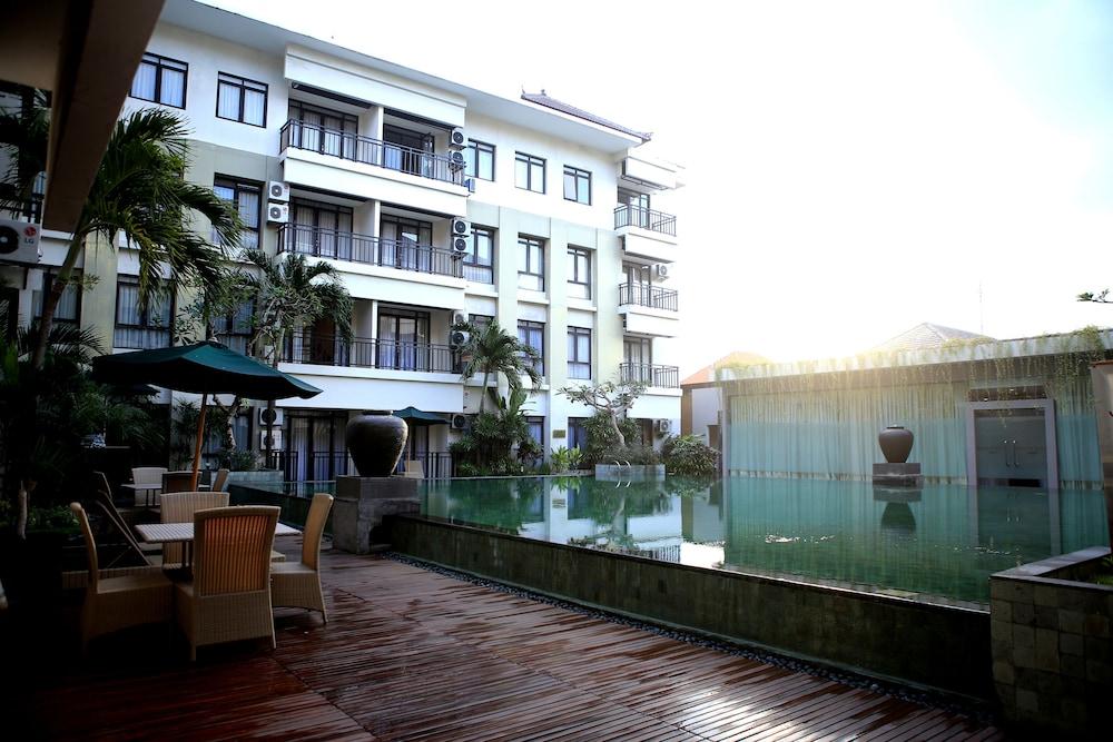 Grand Kuta Hotel And Residence Legian  Exterior photo